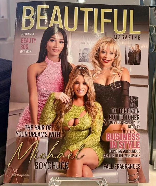 Magazine featuring Gabriela Pallarini on station preview